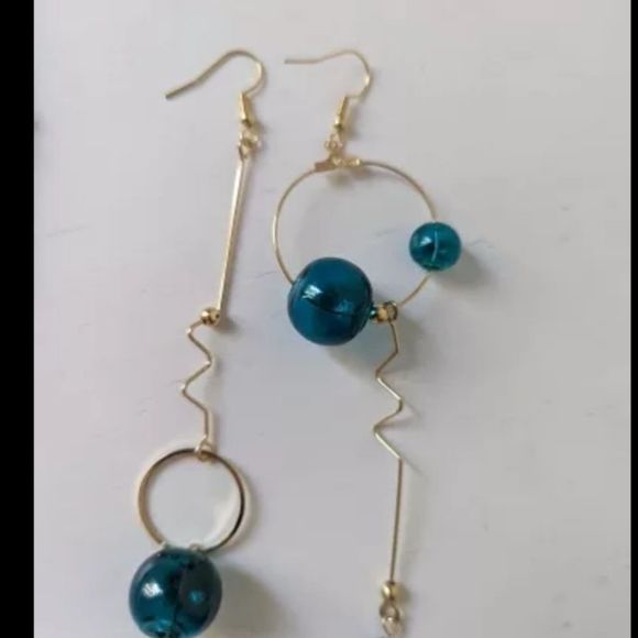 Gold titanium and green blown glass artisan asymmetrical boho art earrings new - Picture 7 of 8